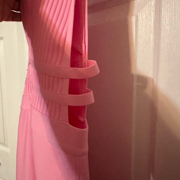 Elegant Pink Sleeveless Dress - Picture 4 of 6